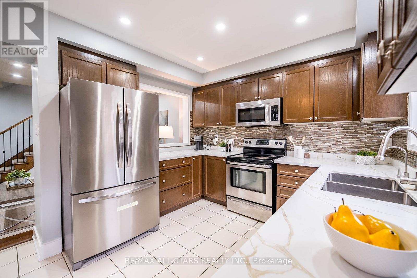 102 John Davis Gate, Whitchurch-Stouffville (Stouffville), Ontario  L4A 0B5 - Photo 11 - N13014106