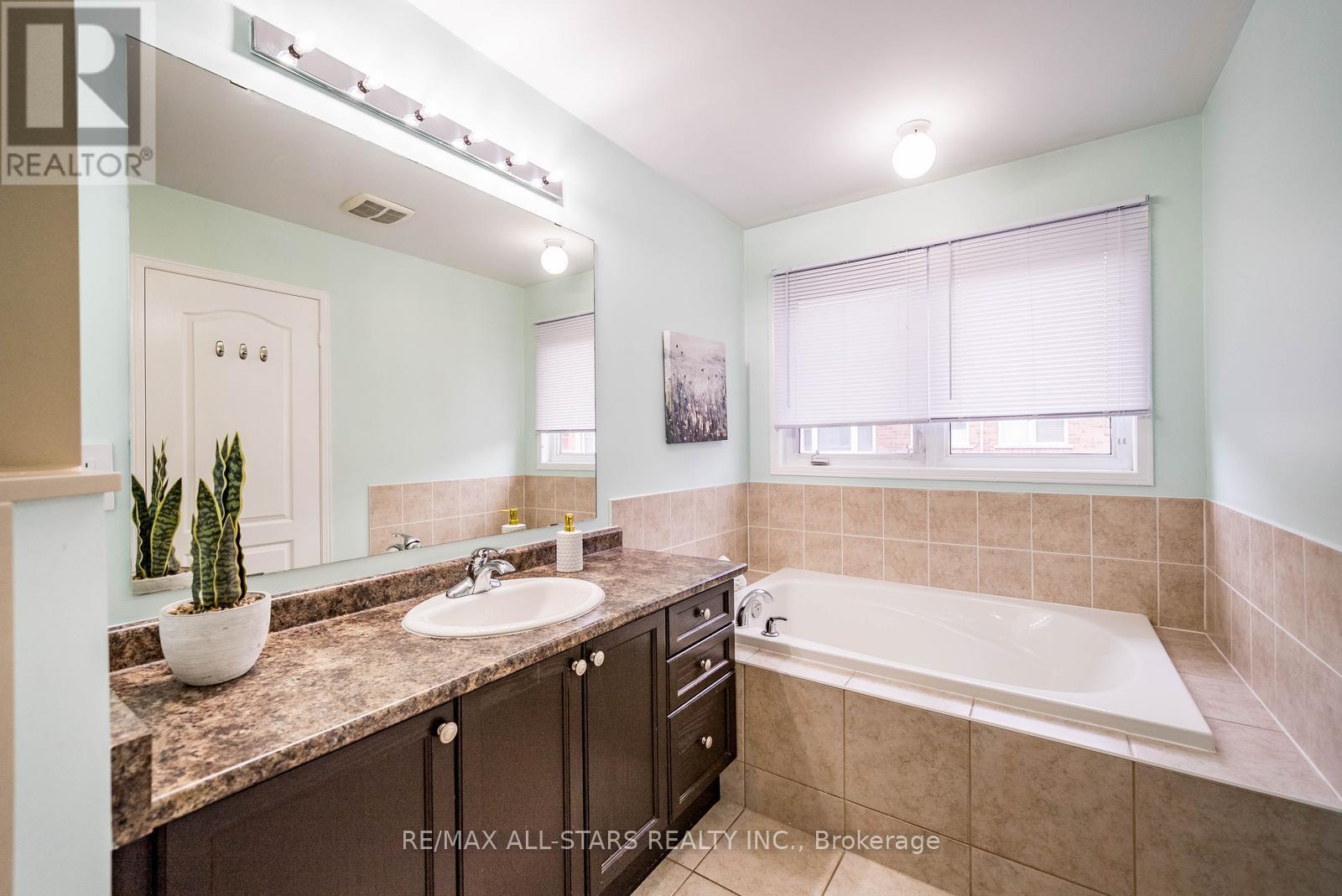 102 John Davis Gate, Whitchurch-Stouffville (Stouffville), Ontario  L4A 0B5 - Photo 16 - N13014106