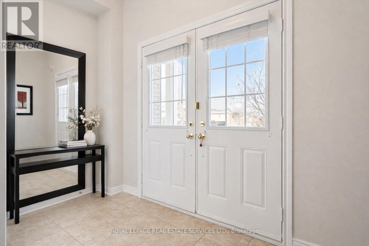 1333 Kestell Boulevard, Oakville, Ontario  L6H 0C8 - Photo 3 - W13014058