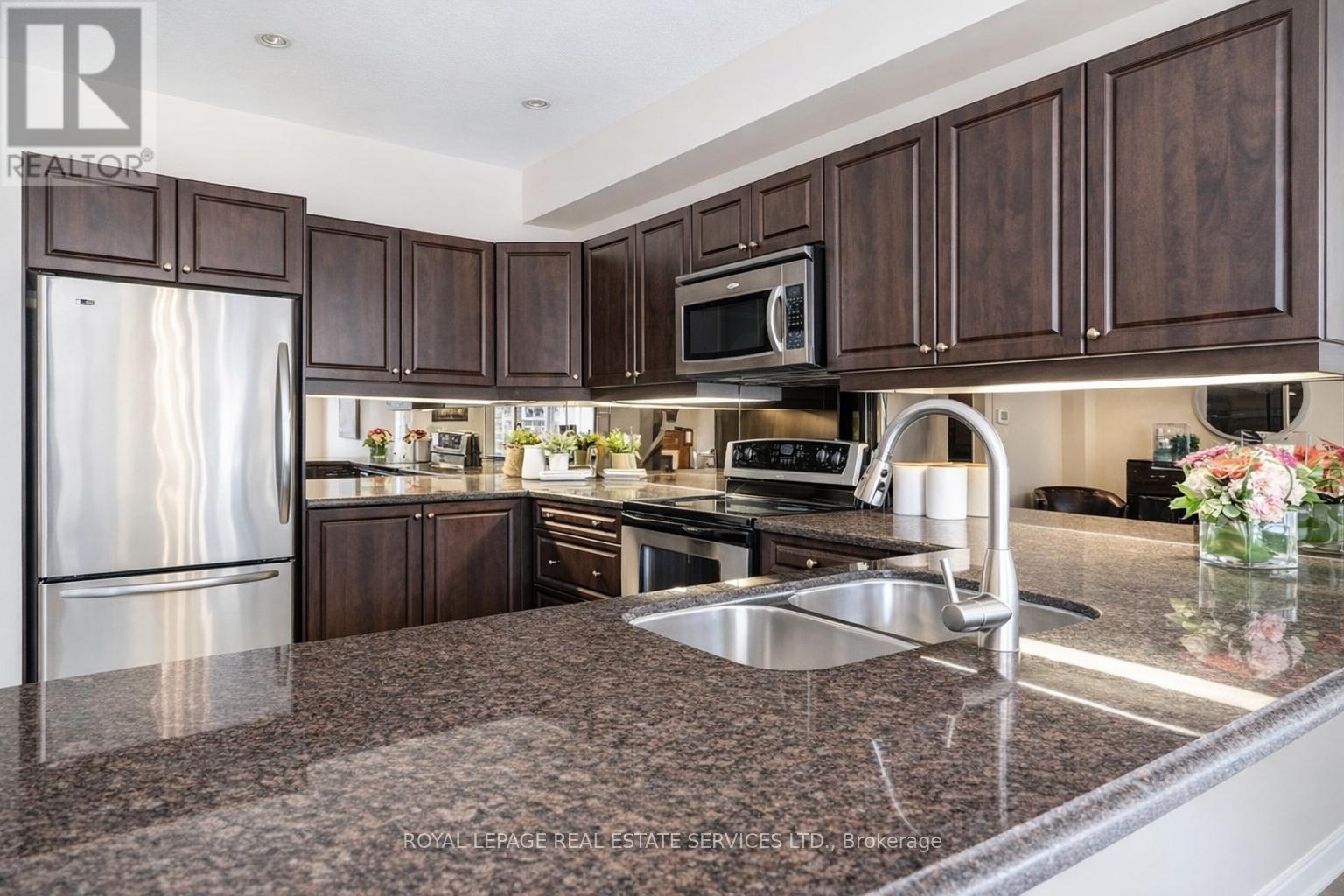 1333 Kestell Boulevard, Oakville, Ontario  L6H 0C8 - Photo 8 - W13014058