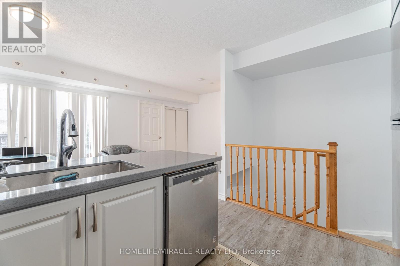 2002 - 3049 Finch Avenue W, Toronto, Ontario  M9M 0A5 - Photo 10 - W13014084