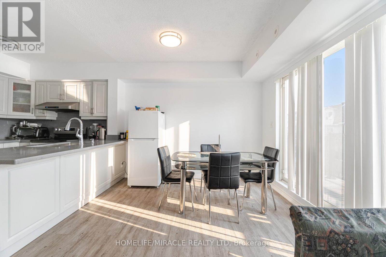 2002 - 3049 Finch Avenue W, Toronto, Ontario  M9M 0A5 - Photo 12 - W13014084