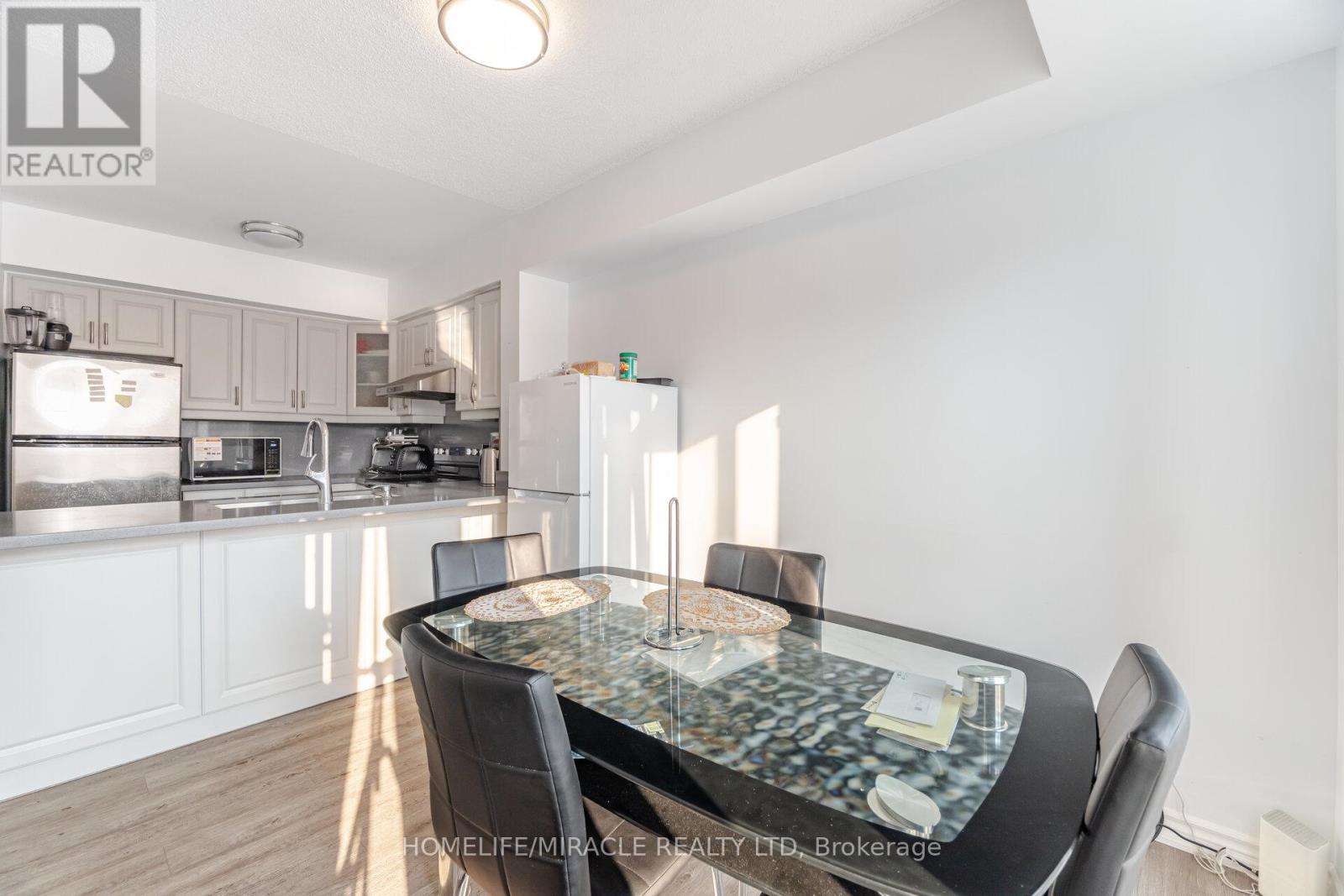 2002 - 3049 Finch Avenue W, Toronto, Ontario  M9M 0A5 - Photo 14 - W13014084