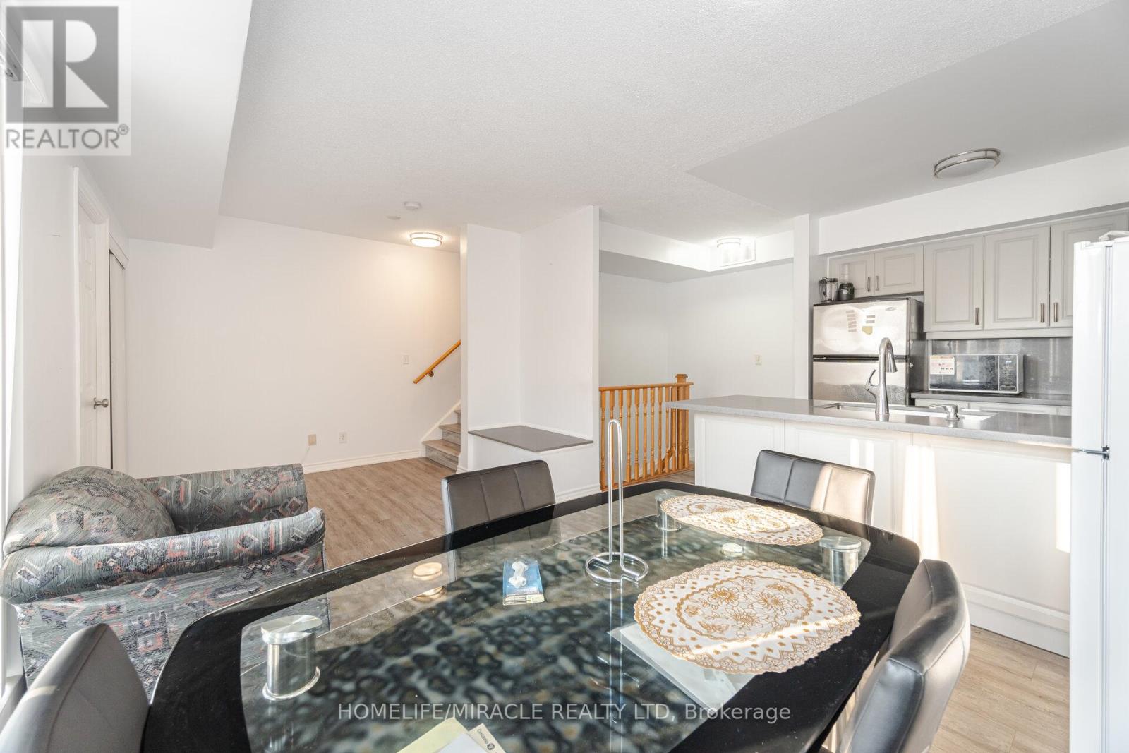 2002 - 3049 Finch Avenue W, Toronto, Ontario  M9M 0A5 - Photo 15 - W13014084