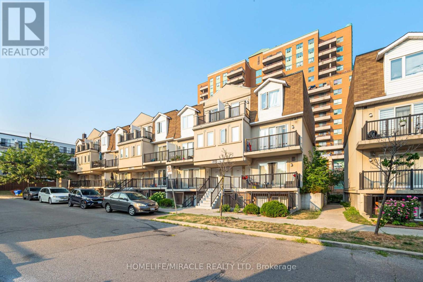 2002 - 3049 Finch Avenue W, Toronto, Ontario  M9M 0A5 - Photo 2 - W13014084