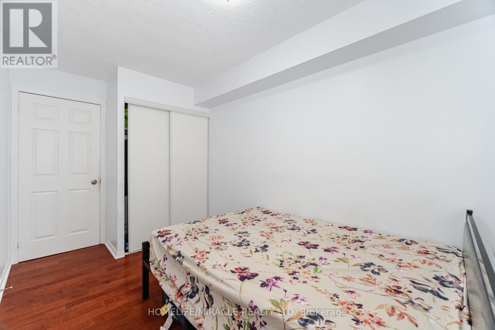 2002 - 3049 Finch Avenue W, Toronto, Ontario  M9M 0A5 - Photo 30 - W13014084