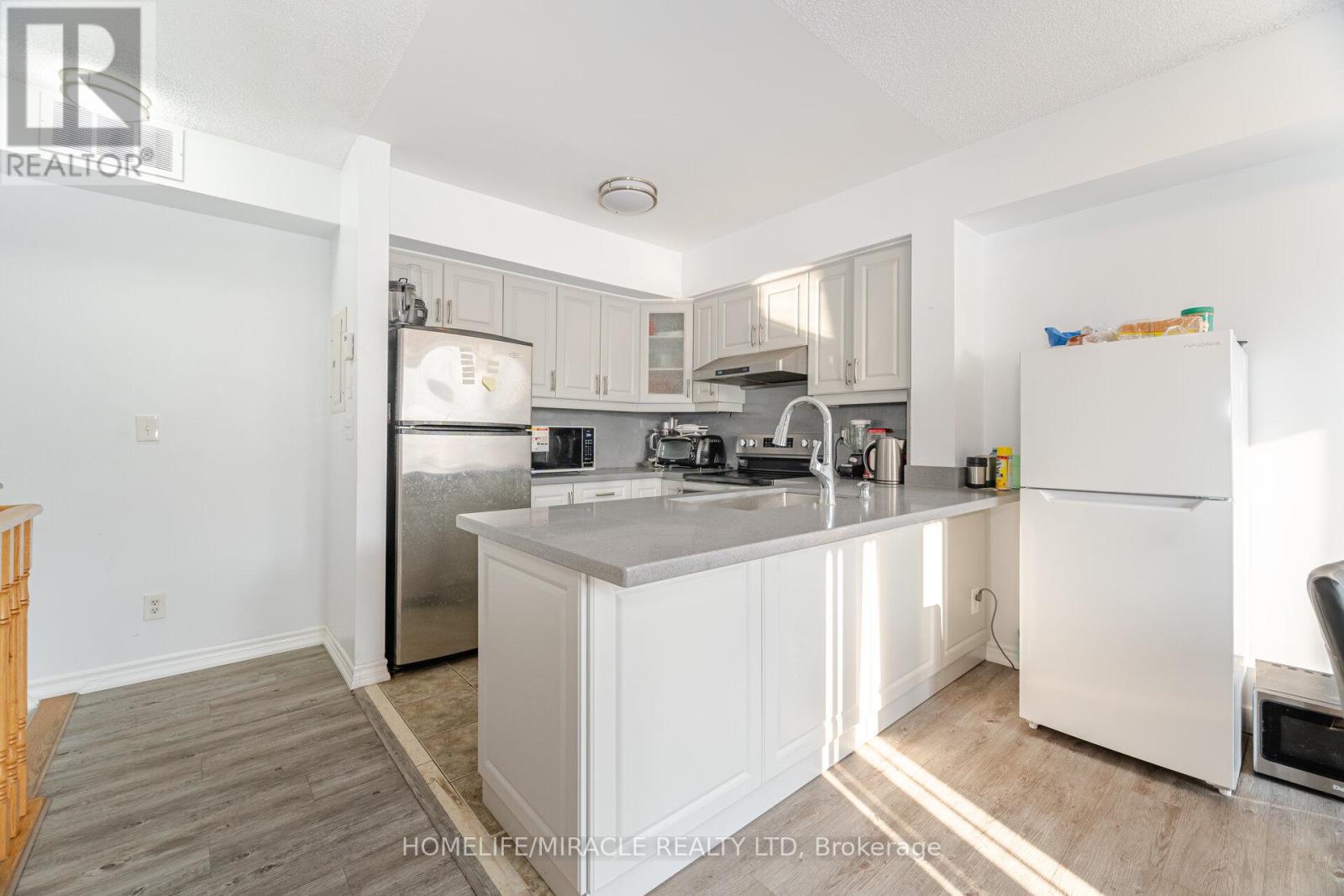 2002 - 3049 Finch Avenue W, Toronto, Ontario  M9M 0A5 - Photo 7 - W13014084