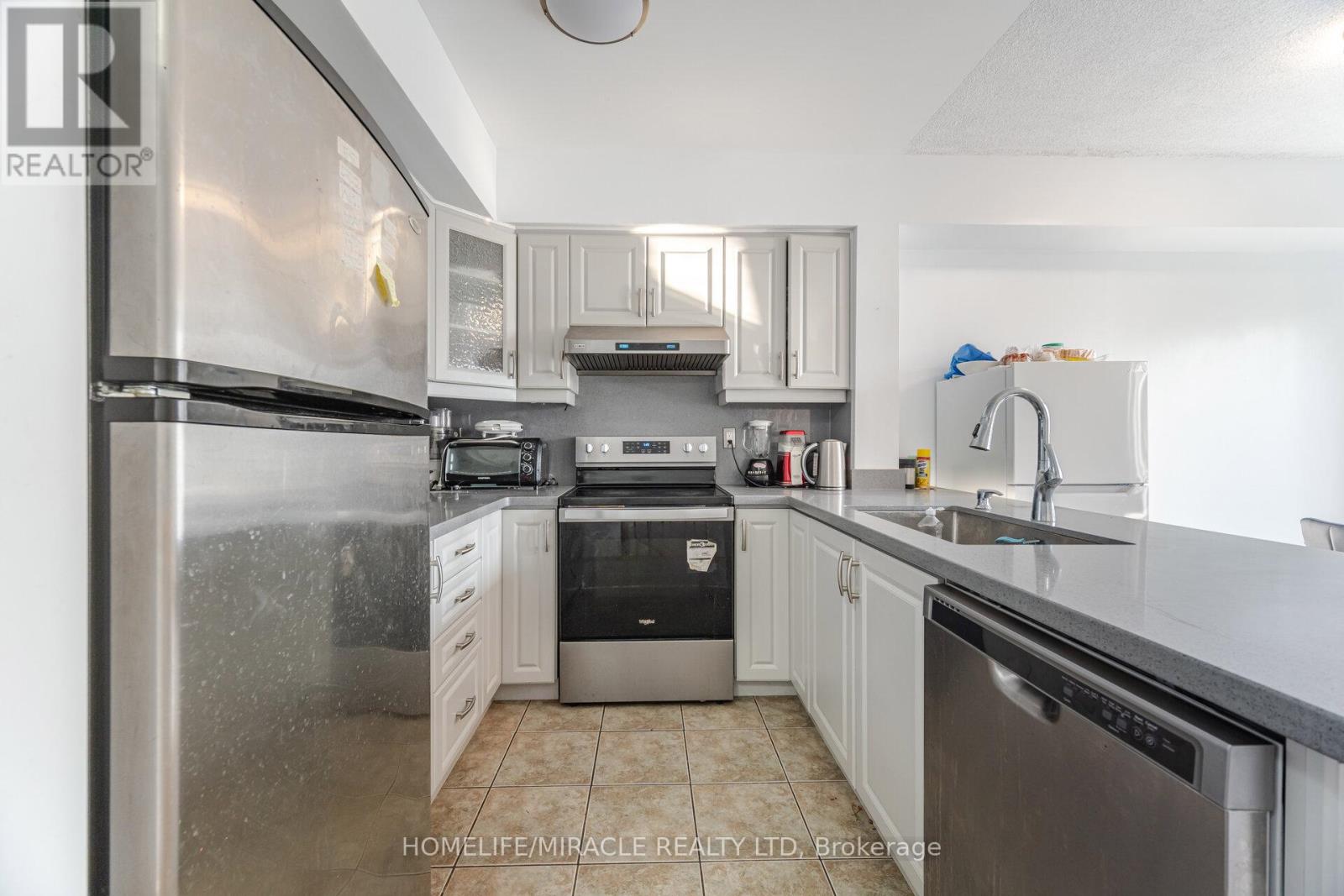 2002 - 3049 Finch Avenue W, Toronto, Ontario  M9M 0A5 - Photo 8 - W13014084