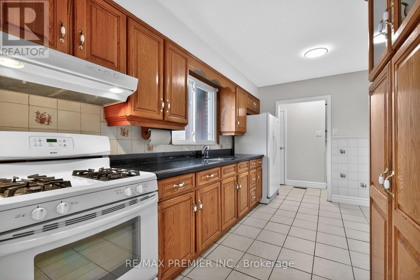 39 Hucknall Road, Toronto, Ontario  M3J 1V7 - Photo 13 - W13014148