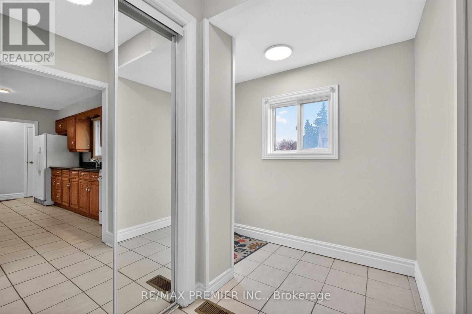 39 Hucknall Road, Toronto, Ontario  M3J 1V7 - Photo 5 - W13014148
