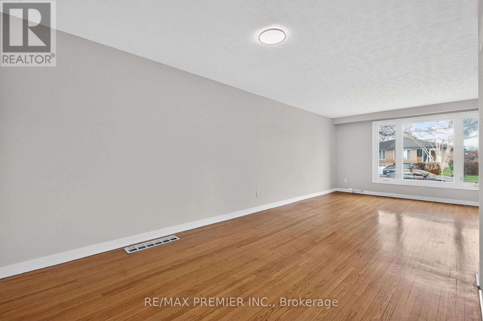 39 Hucknall Road, Toronto, Ontario  M3J 1V7 - Photo 7 - W13014148