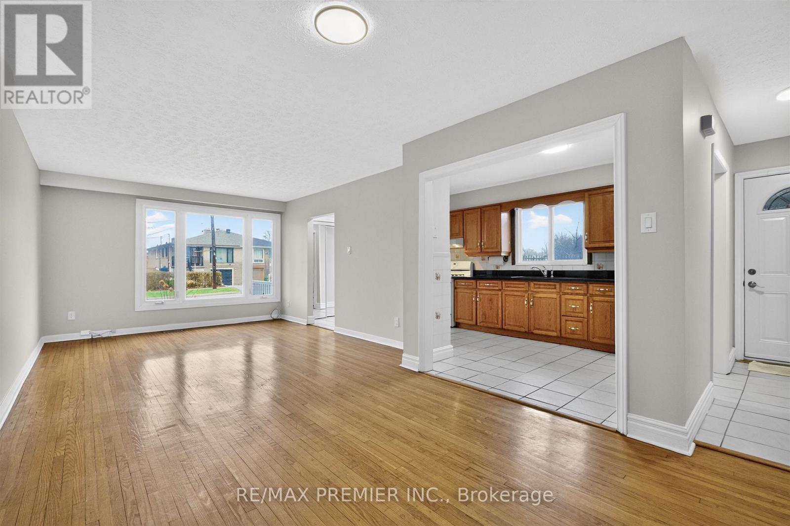 39 Hucknall Road, Toronto, Ontario  M3J 1V7 - Photo 9 - W13014148