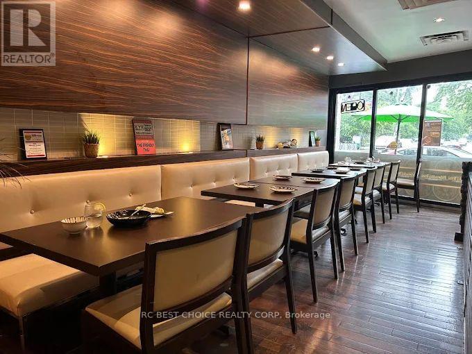 3032 DUNDAS STREET W, Toronto, Ontario