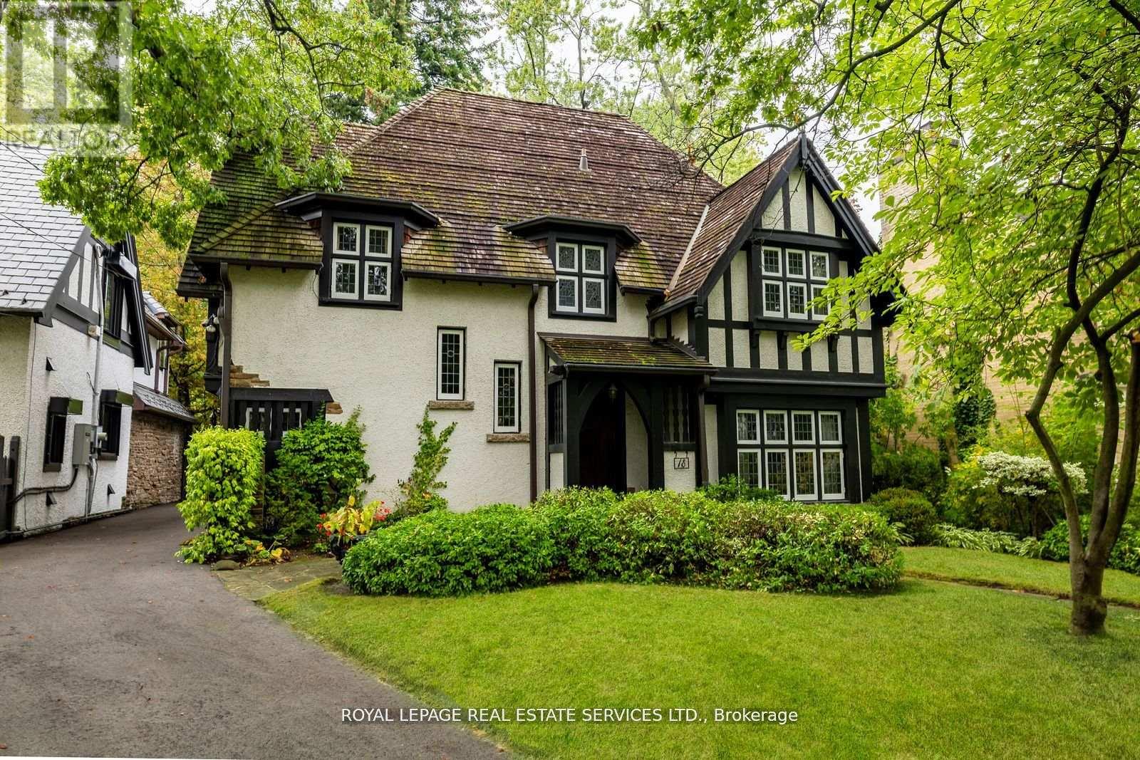 18 Queen Marys Drive, Toronto, Ontario  M8X 1S2 - Photo 2 - W13014202