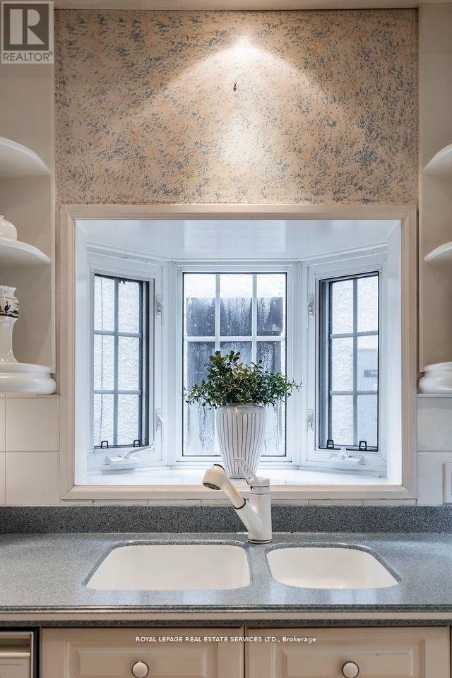 18 Queen Marys Drive, Toronto, Ontario  M8X 1S2 - Photo 26 - W13014202