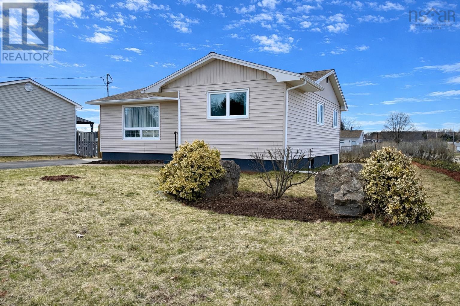 24 Rhodes Avenue, Amherst, Nova Scotia  B4H 2J2 - Photo 2 - 202601796