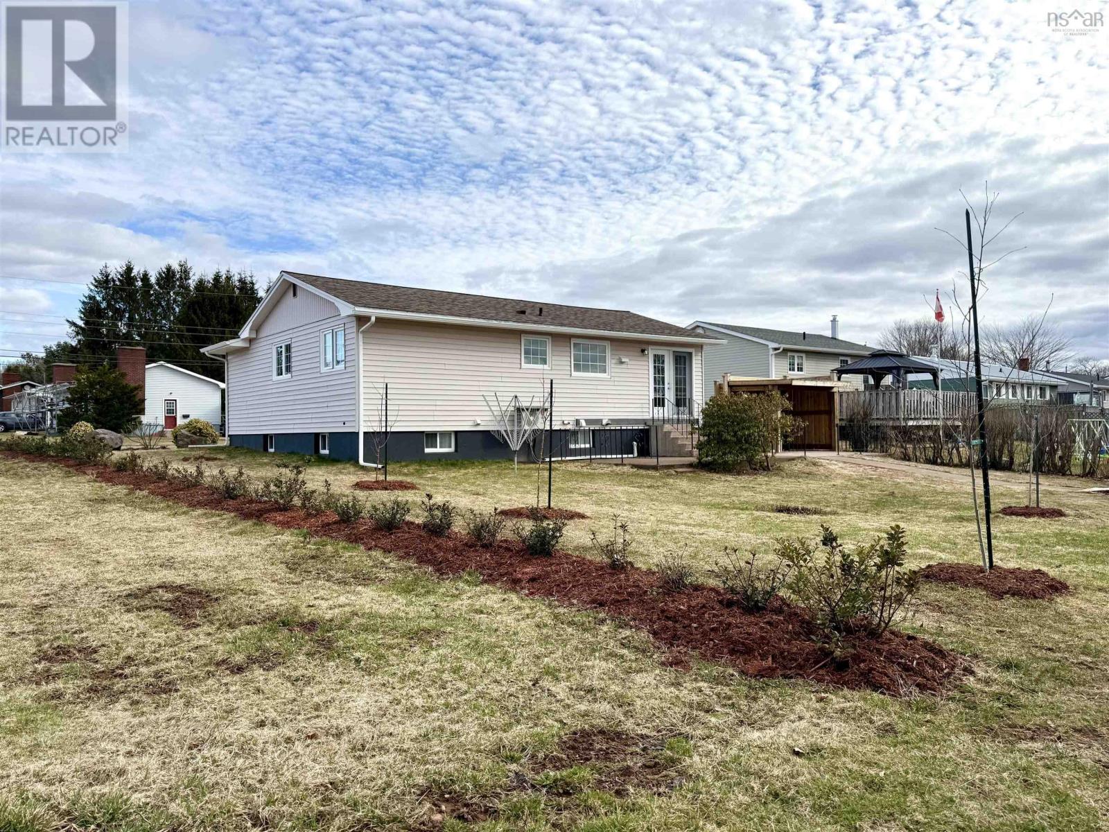 24 Rhodes Avenue, Amherst, Nova Scotia  B4H 2J2 - Photo 4 - 202601796