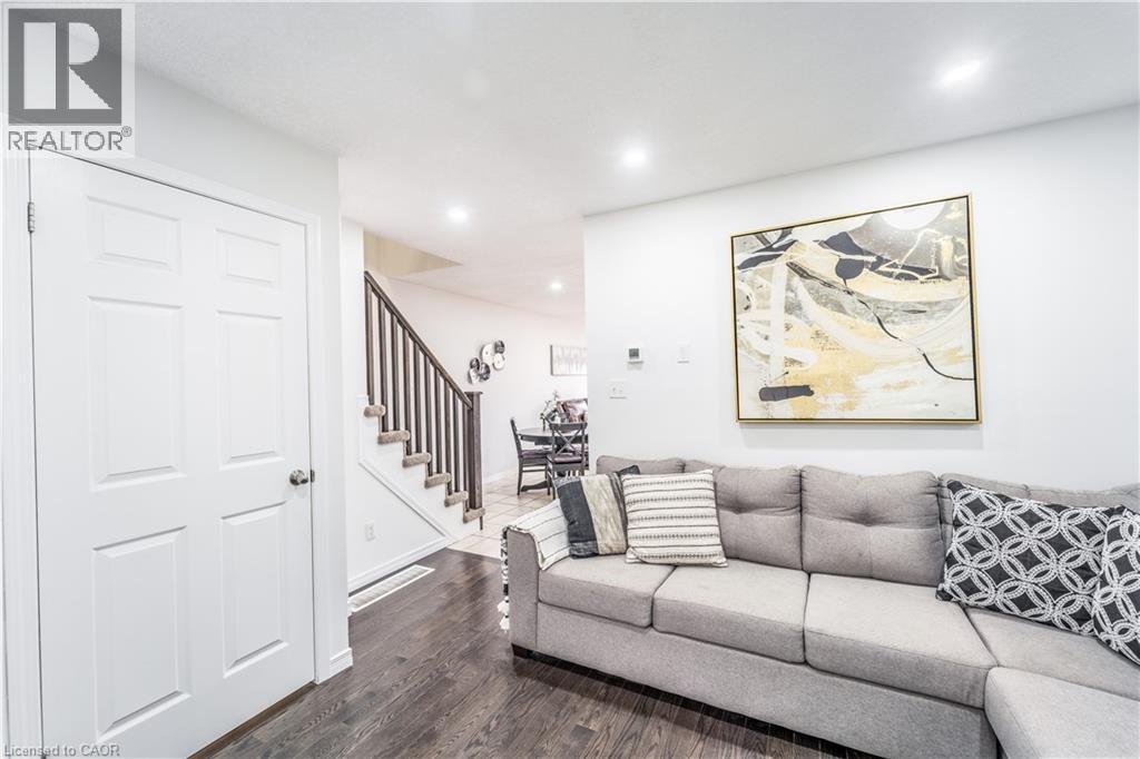 203 Woodmeadow Court, Kitchener, Ontario  N2R 1W6 - Photo 6 - 40816870