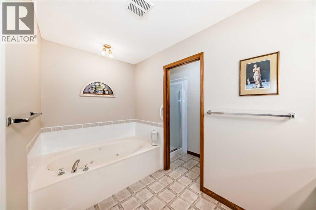 220 Rocky Ridge Villas Nw, Calgary, Alberta  T3G 4R3 - Photo 24 - A2297086