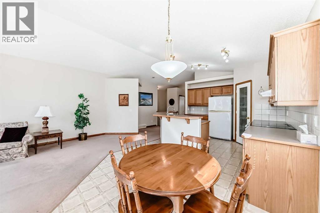 220 Rocky Ridge Villas Nw, Calgary, Alberta  T3G 4R3 - Photo 12 - A2297086