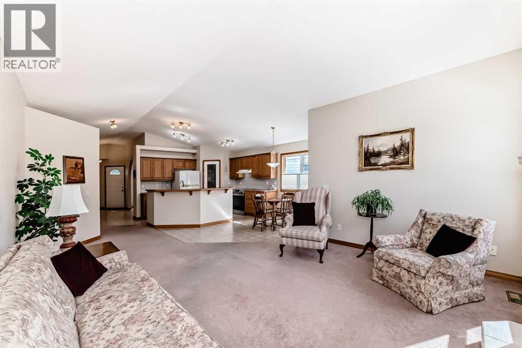 220 Rocky Ridge Villas Nw, Calgary, Alberta  T3G 4R3 - Photo 6 - A2297086