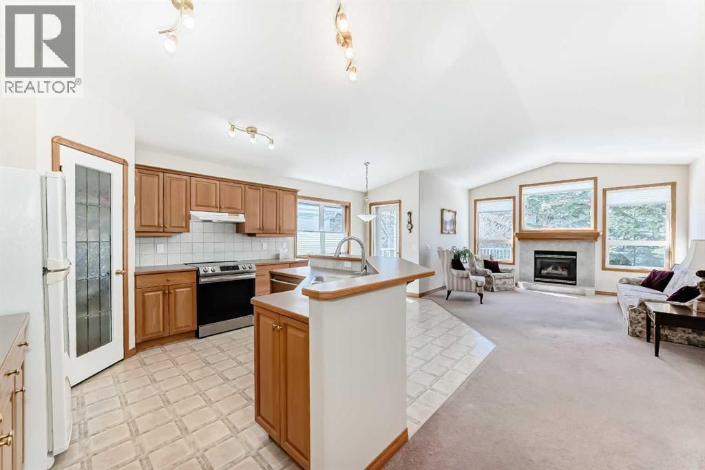 220 Rocky Ridge Villas Nw, Calgary, Alberta  T3G 4R3 - Photo 5 - A2297086