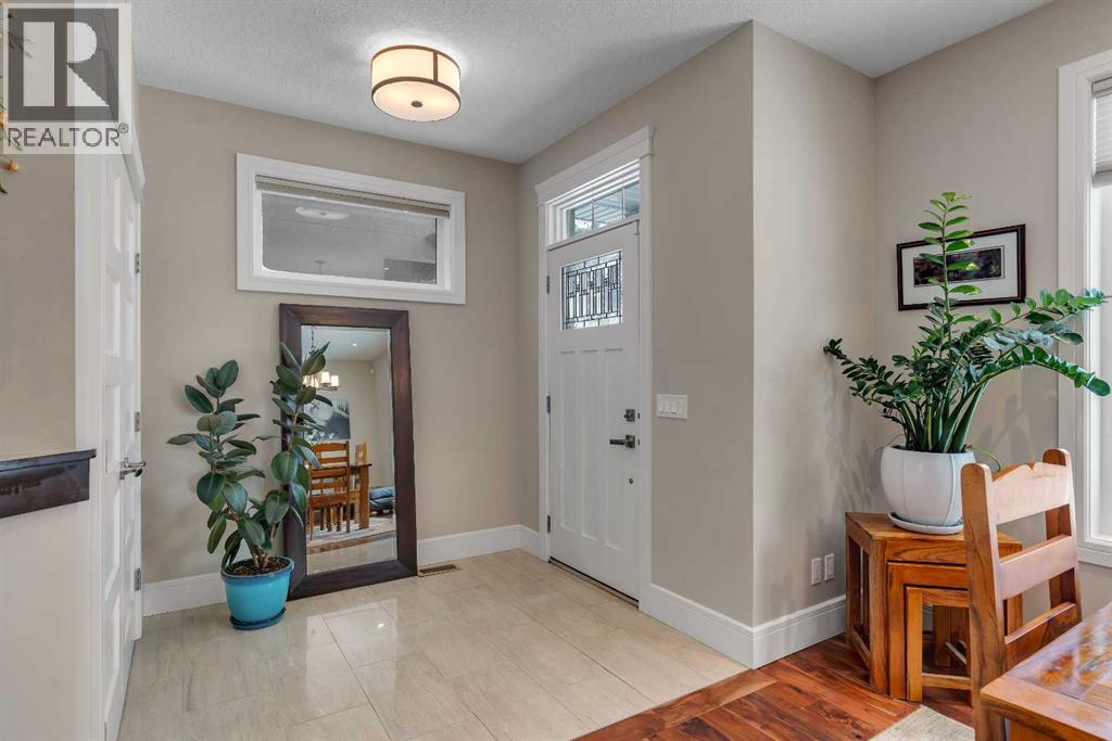 2041 45 Avenue Sw, Calgary, Alberta  T2T 2P6 - Photo 2 - A2299841