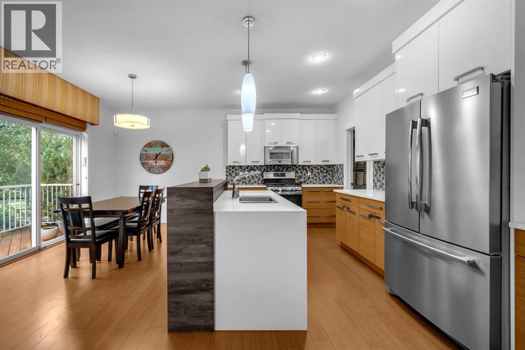 233 Cranarch Common Se, Calgary, Alberta  T3M 1M3 - Photo 8 - A2301226