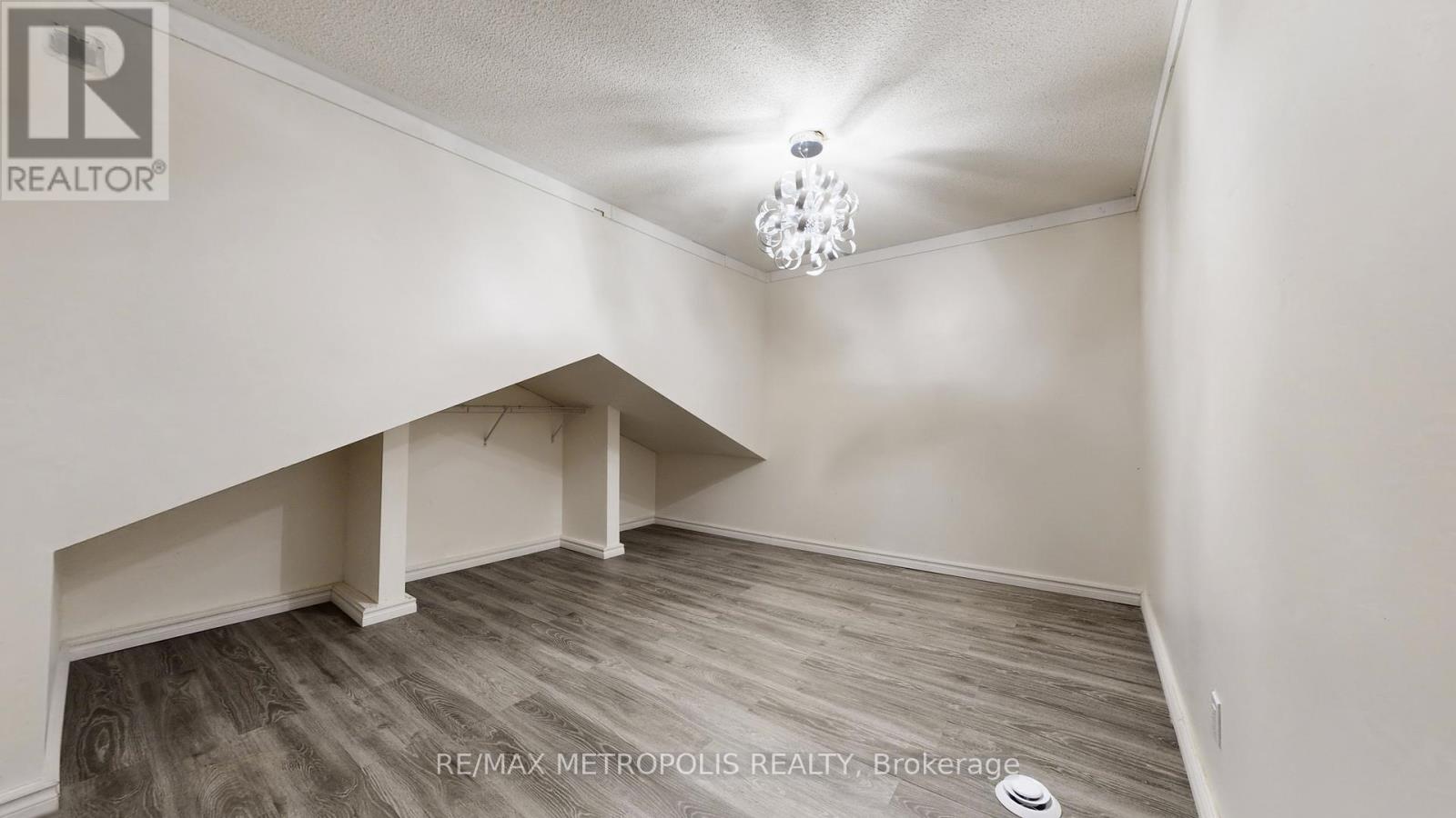 183 Valmont Court, Hamilton, Ontario  L9G 5A1 - Photo 34 - X13014066