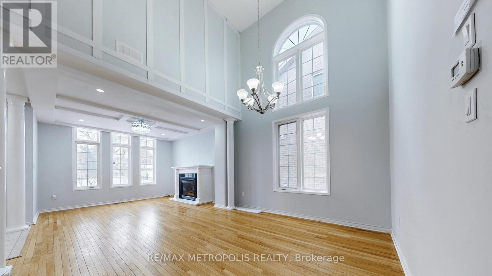 183 Valmont Court, Hamilton, Ontario  L9G 5A1 - Photo 4 - X13014066