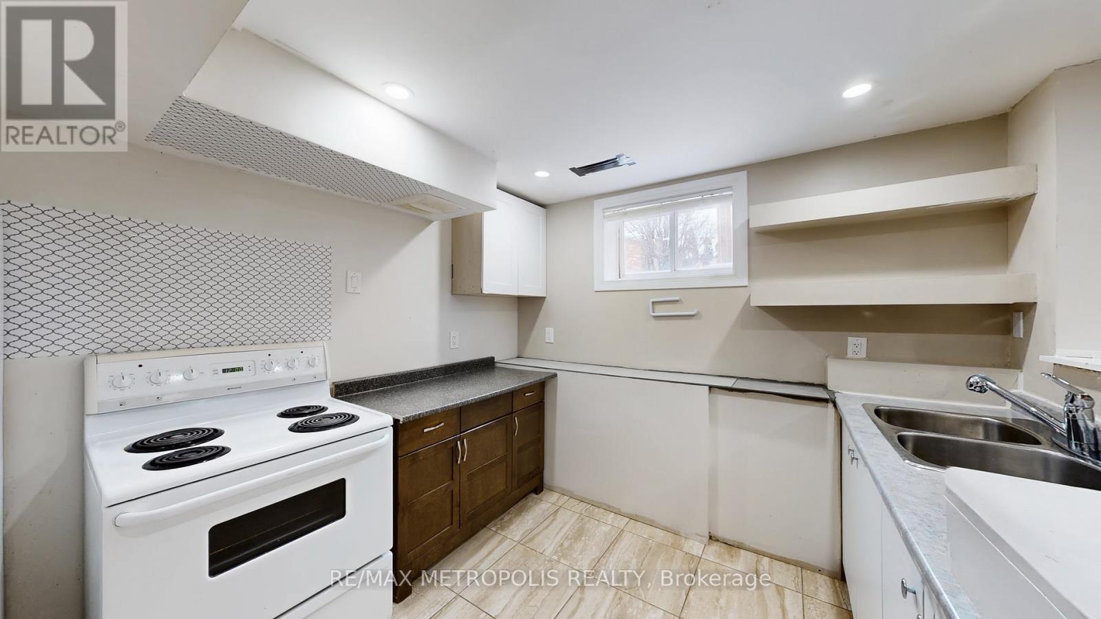 183 Valmont Court, Hamilton, Ontario  L9G 5A1 - Photo 40 - X13014066