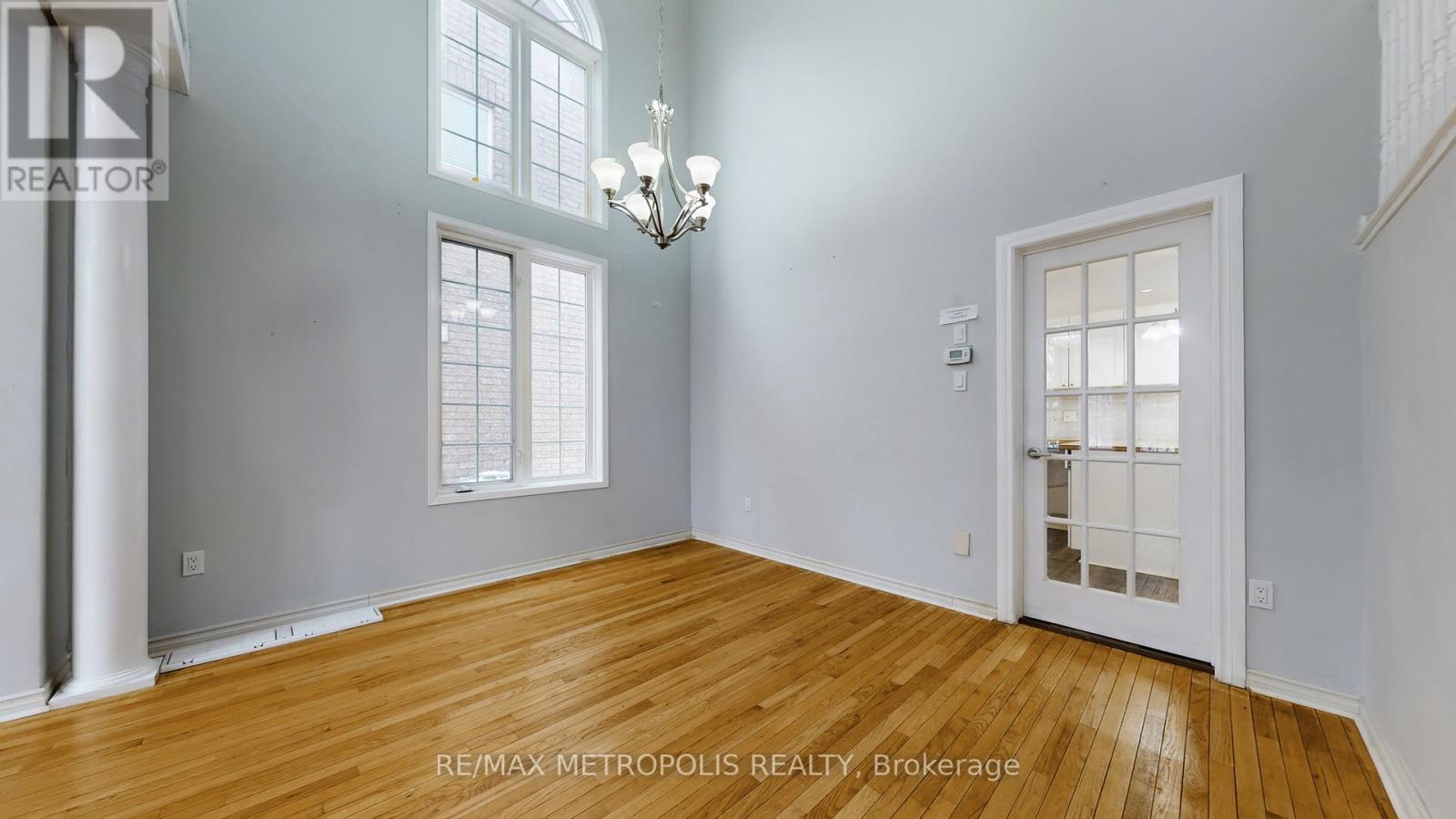 183 Valmont Court, Hamilton, Ontario  L9G 5A1 - Photo 6 - X13014066