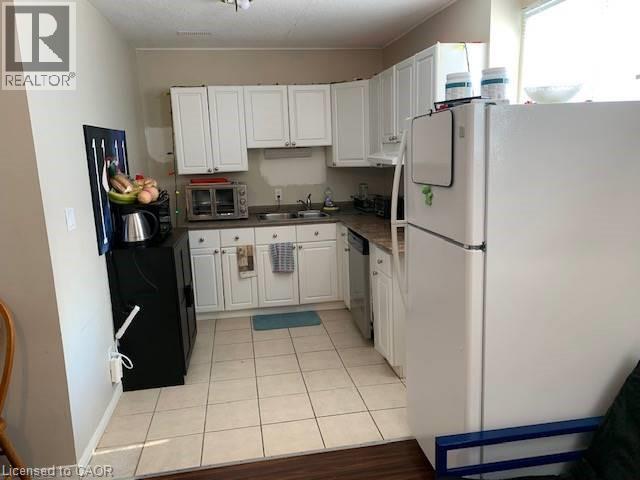 65 Cardill Crescent Unit# B, Waterloo, Ontario  N2L 3Y7 - Photo 4 - 40822012