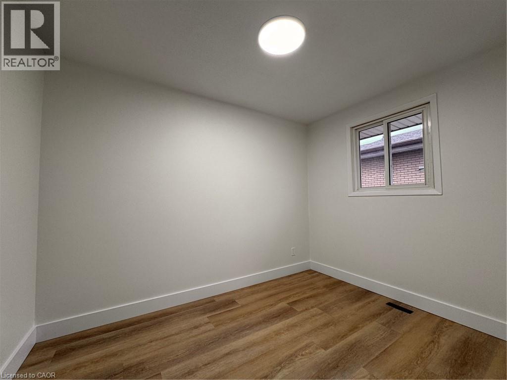 23 Arrowhead Crescent Unit# Upper, Kitchener, Ontario  N2P 1C1 - Photo 4 - 40821785