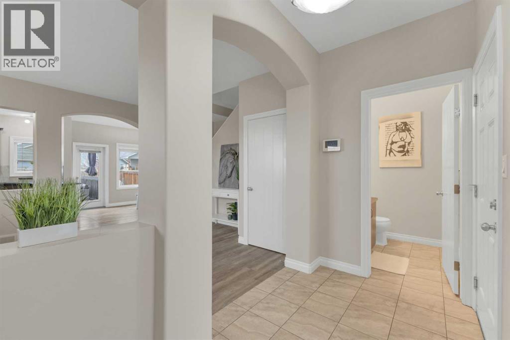 9 Ross Close, Sylvan Lake, Alberta  T4S 0C8 - Photo 3 - A2300548