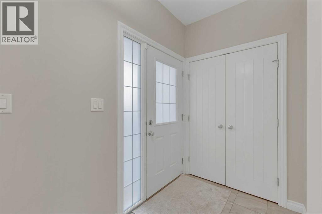 9 Ross Close, Sylvan Lake, Alberta  T4S 0C8 - Photo 2 - A2300548