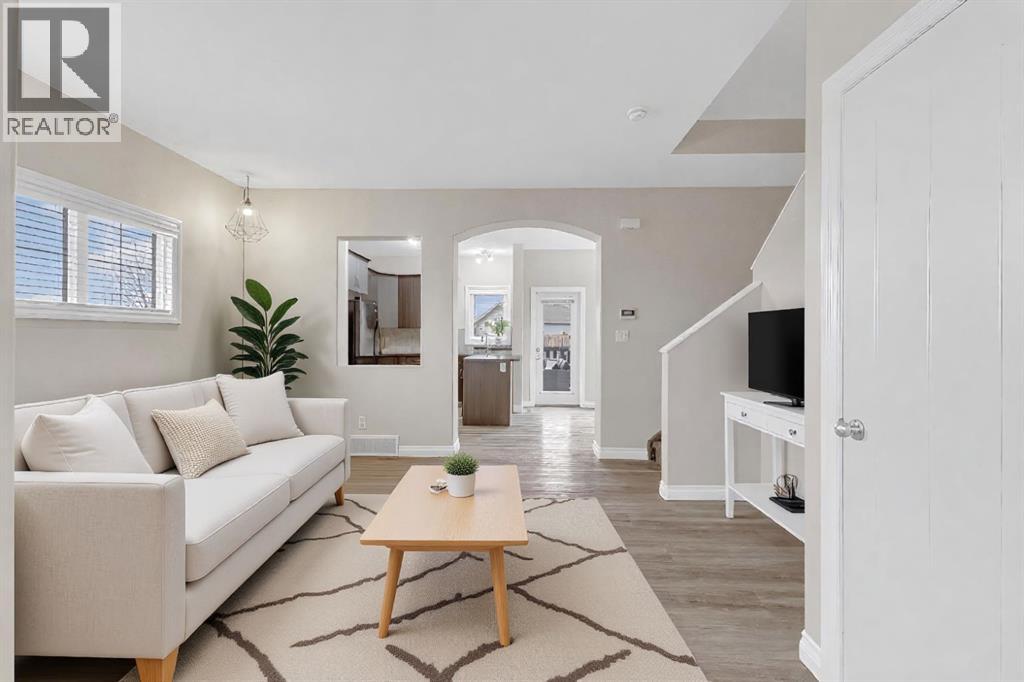 9 Ross Close, Sylvan Lake, Alberta  T4S 0C8 - Photo 4 - A2300548