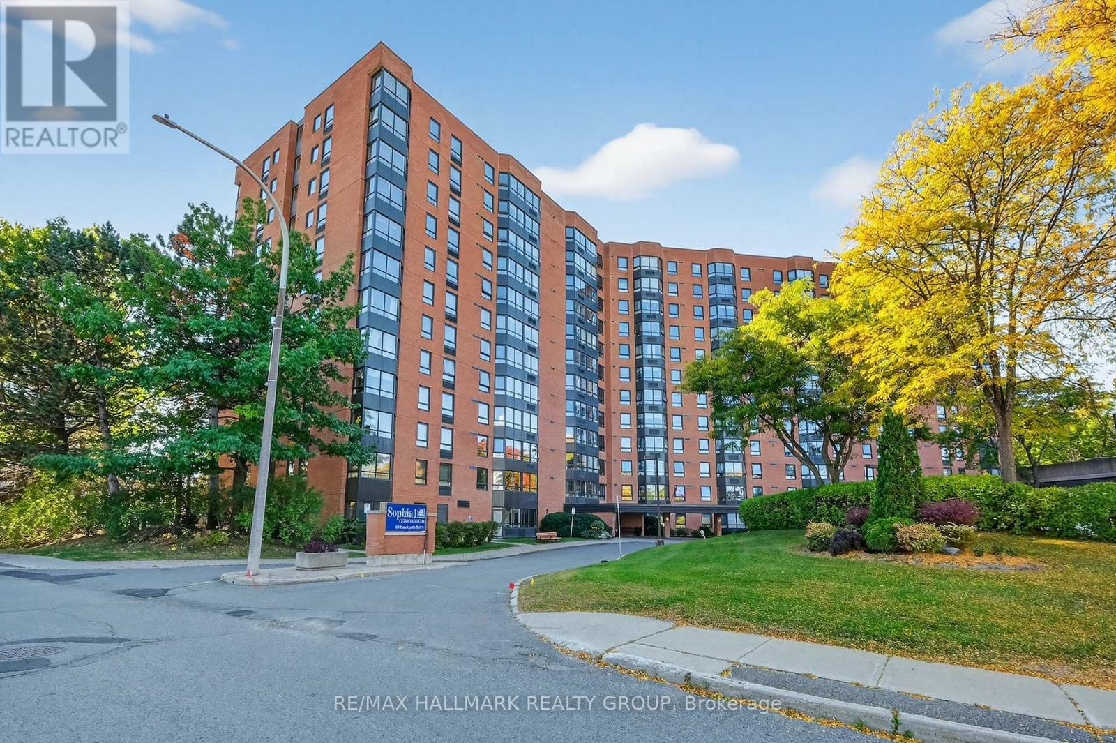 1207 - 80 SANDCASTLE DRIVE, Ottawa, Ontario