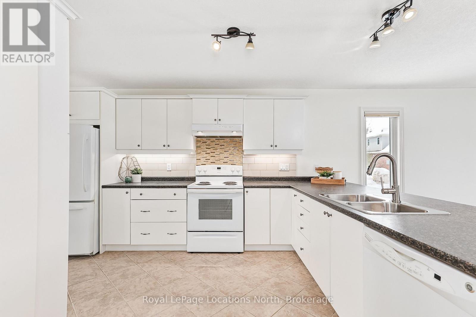 102 Empire Lane, Meaford, Ontario  N4L 0A5 - Photo 6 - X12839646