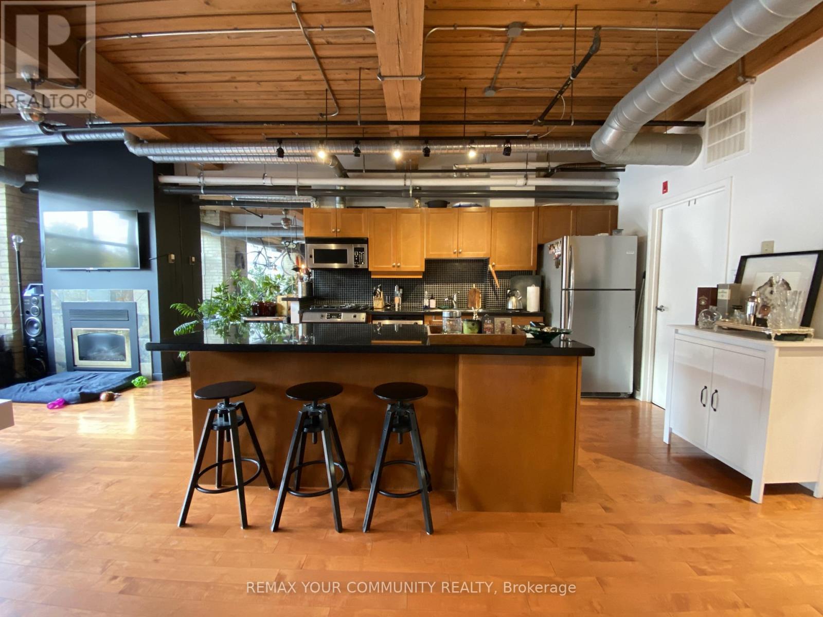 204 - 436 WELLINGTON STREET W, Toronto, Ontario