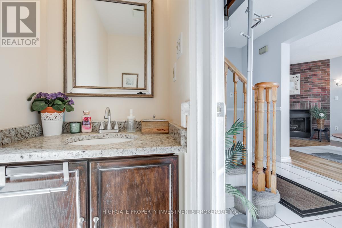 913 Dyer Court, Oshawa, Ontario  L1K 1V9 - Photo 4 - E13014262