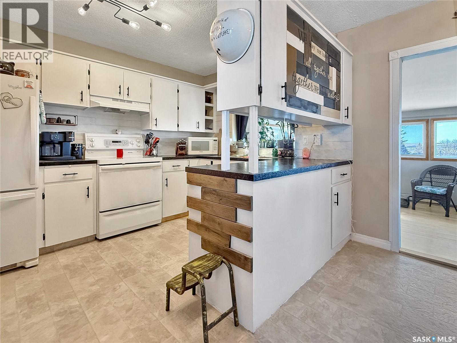 290 Burke Crescent, Swift Current, Saskatchewan  S9H 4H6 - Photo 8 - SK032965