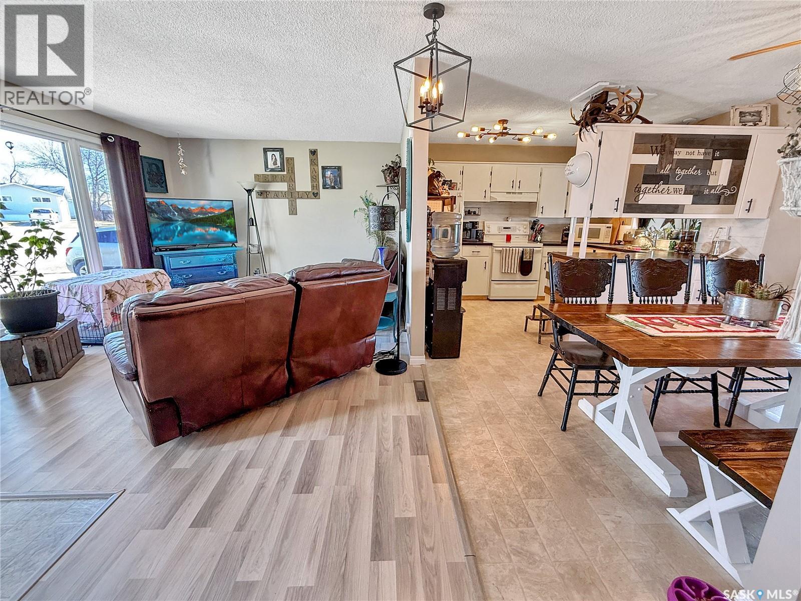 290 Burke Crescent, Swift Current, Saskatchewan  S9H 4H6 - Photo 4 - SK032965