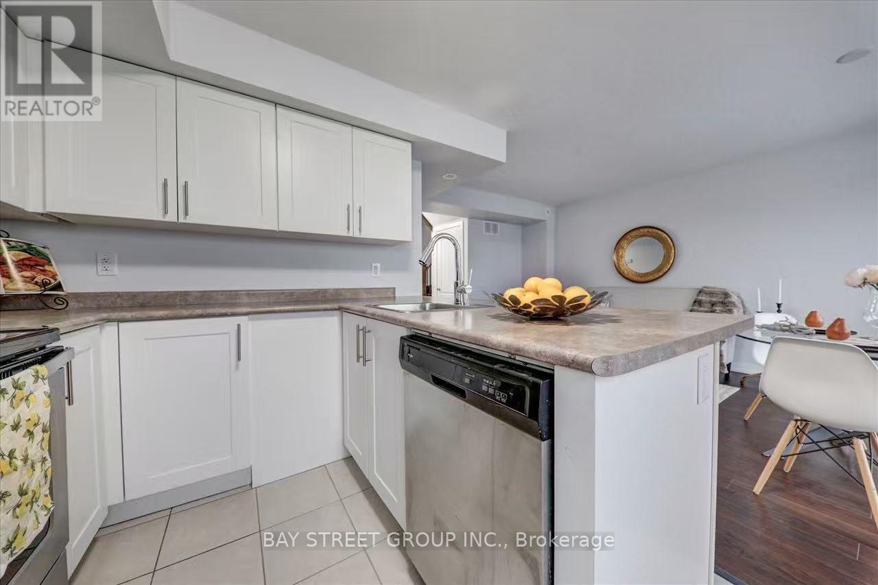 311 - 20 Dunsheath Way, Markham, Ontario  L6B 1N3 - Photo 7 - N13014316