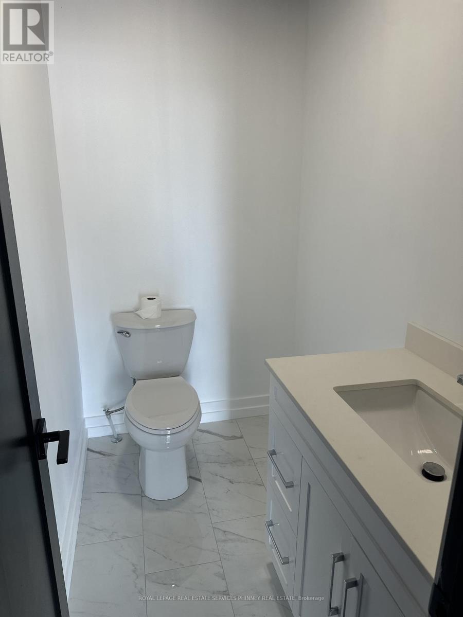 2 - 112 Lakeshore Road E, Mississauga, Ontario  L5G 1E3 - Photo 6 - W13014254