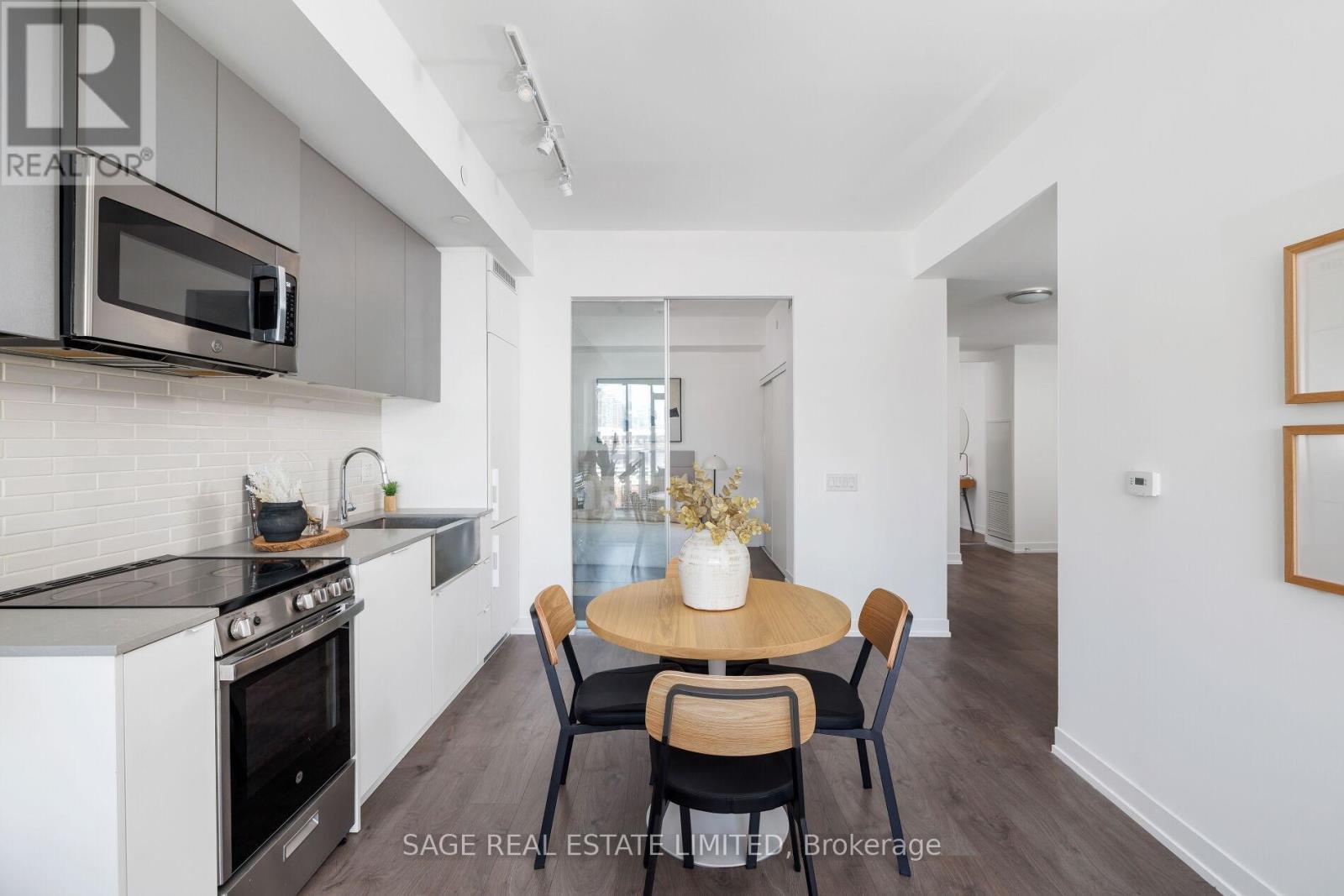 327 - 270 Dufferin Street, Toronto, Ontario  M6K 0H8 - Photo 7 - W13014258