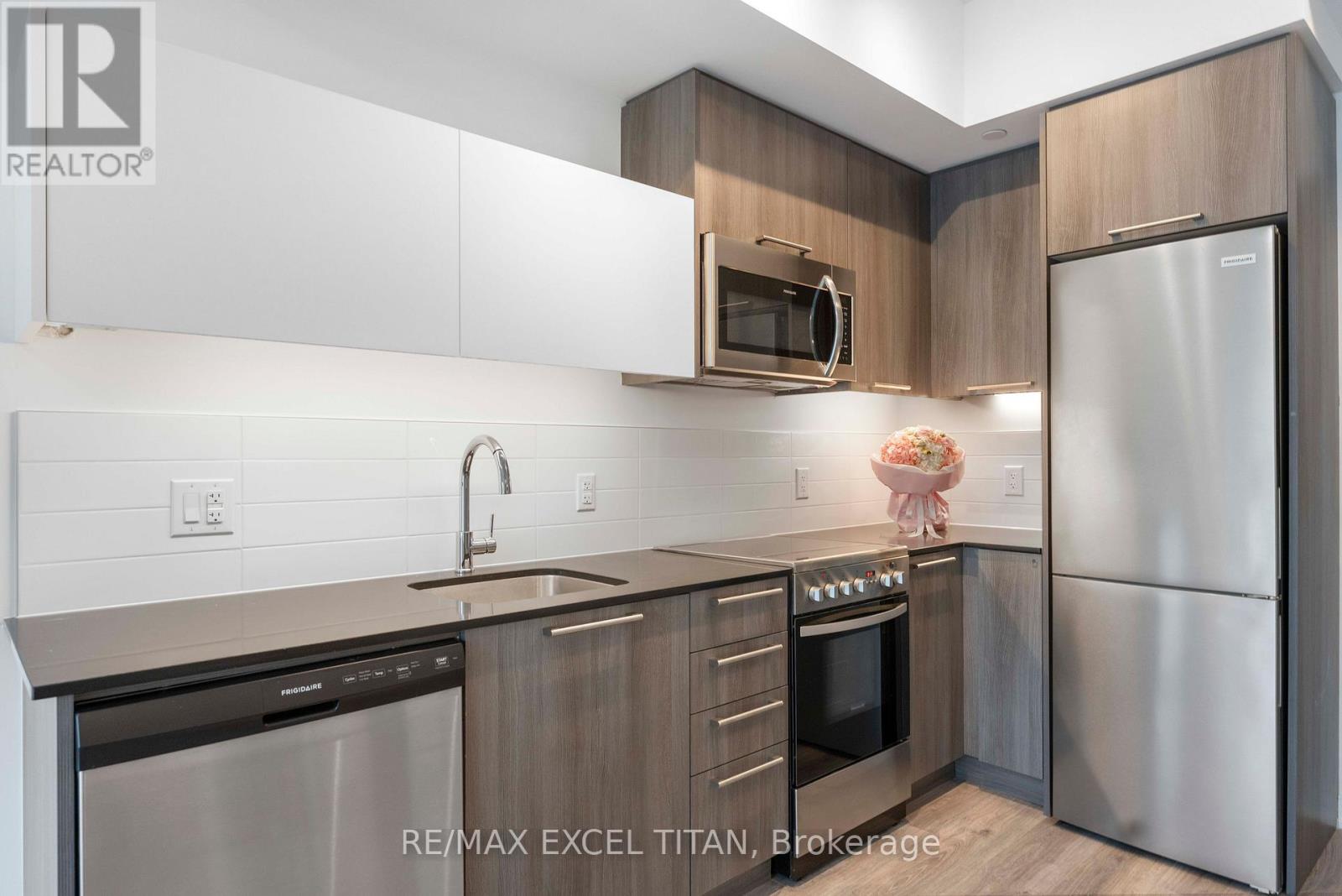 205 - 25 Neighbourhood Lane, Toronto, Ontario  M8Y 0C4 - Photo 2 - W13014298