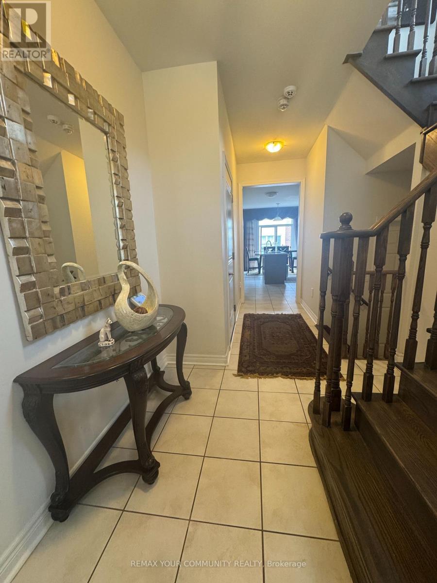 93 Huguenot Road N, Oakville, Ontario  L6H 0M3 - Photo 3 - W13014304