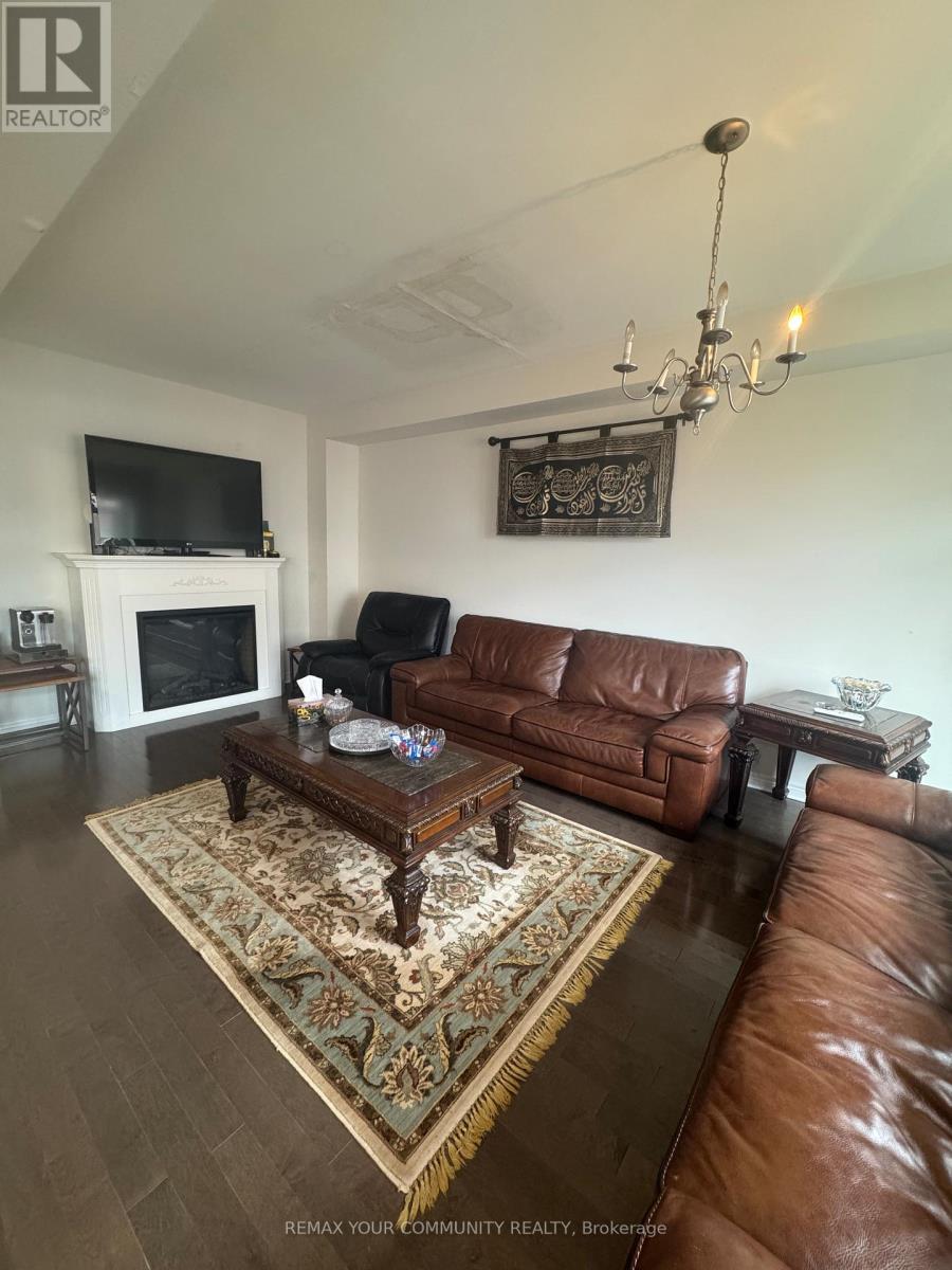 93 Huguenot Road N, Oakville, Ontario  L6H 0M3 - Photo 4 - W13014304