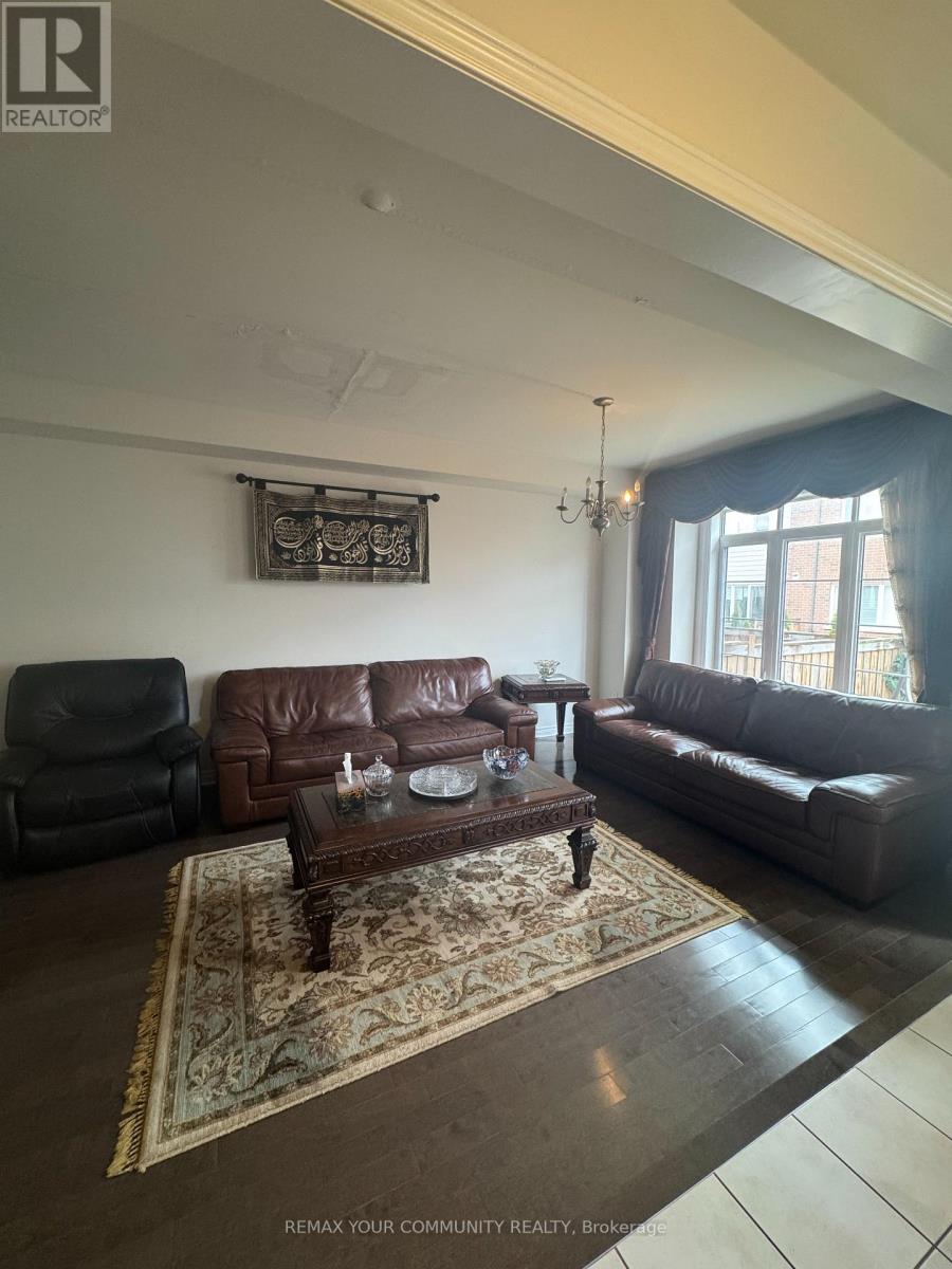 93 Huguenot Road N, Oakville, Ontario  L6H 0M3 - Photo 5 - W13014304